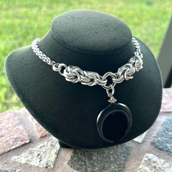 Handmade maille necklace up side down black horns crescent moon lunula boho goth - Picture 9 of 13